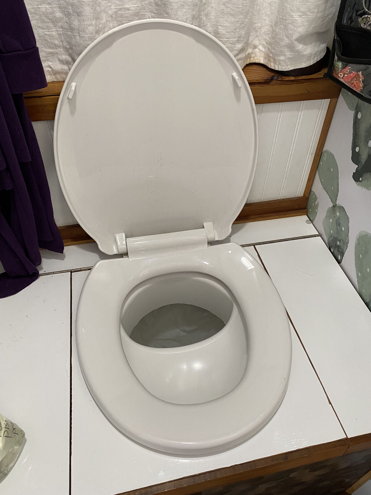 Urine diverter in position