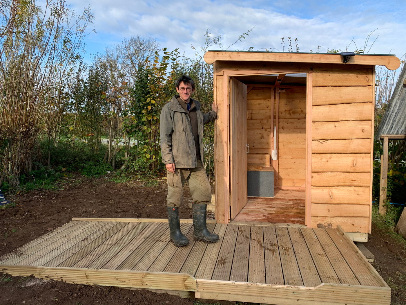 toilettes à compost pour jardins familiaux