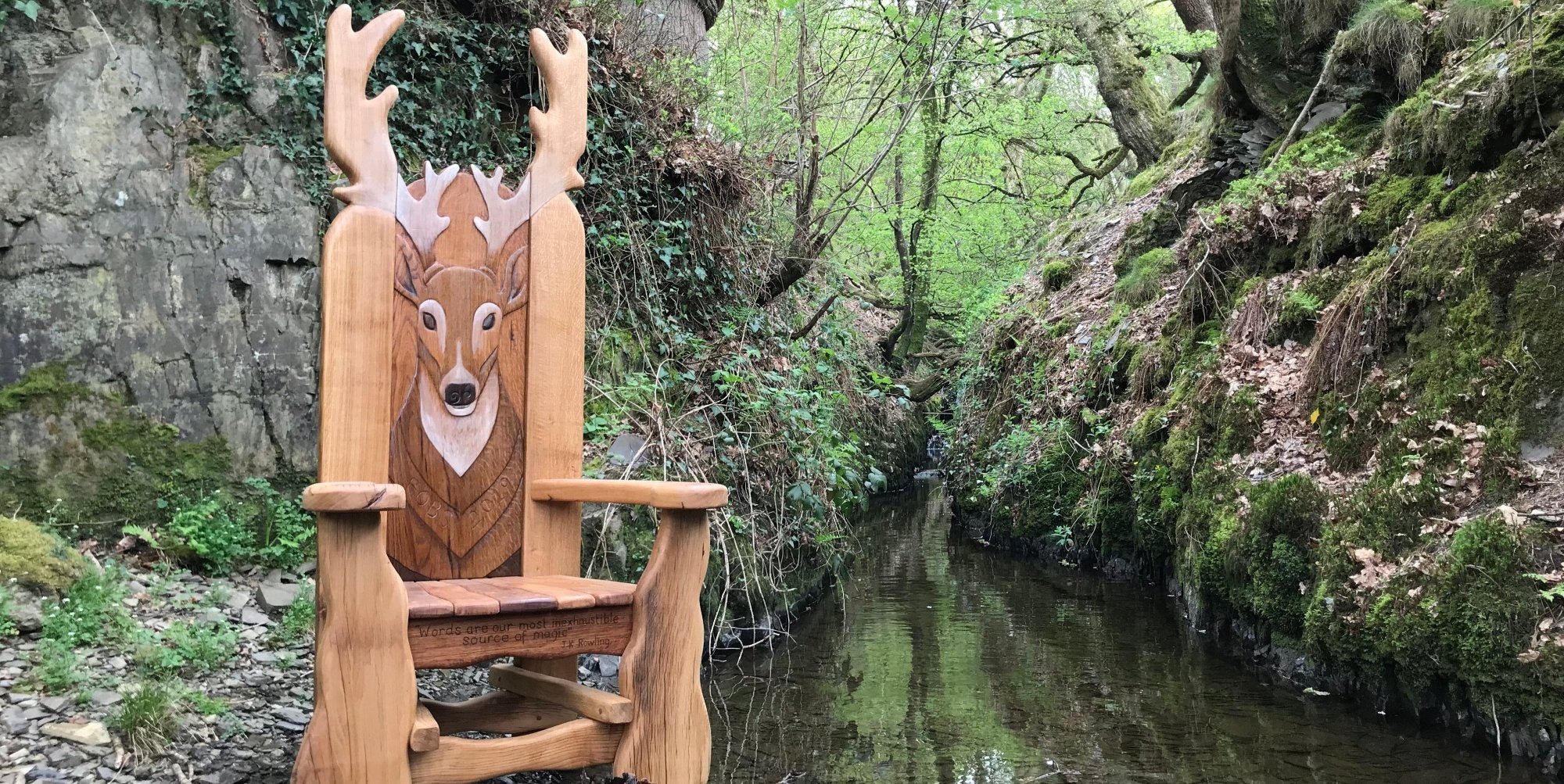 chaise de conte pour cerf enchanté dans un bois