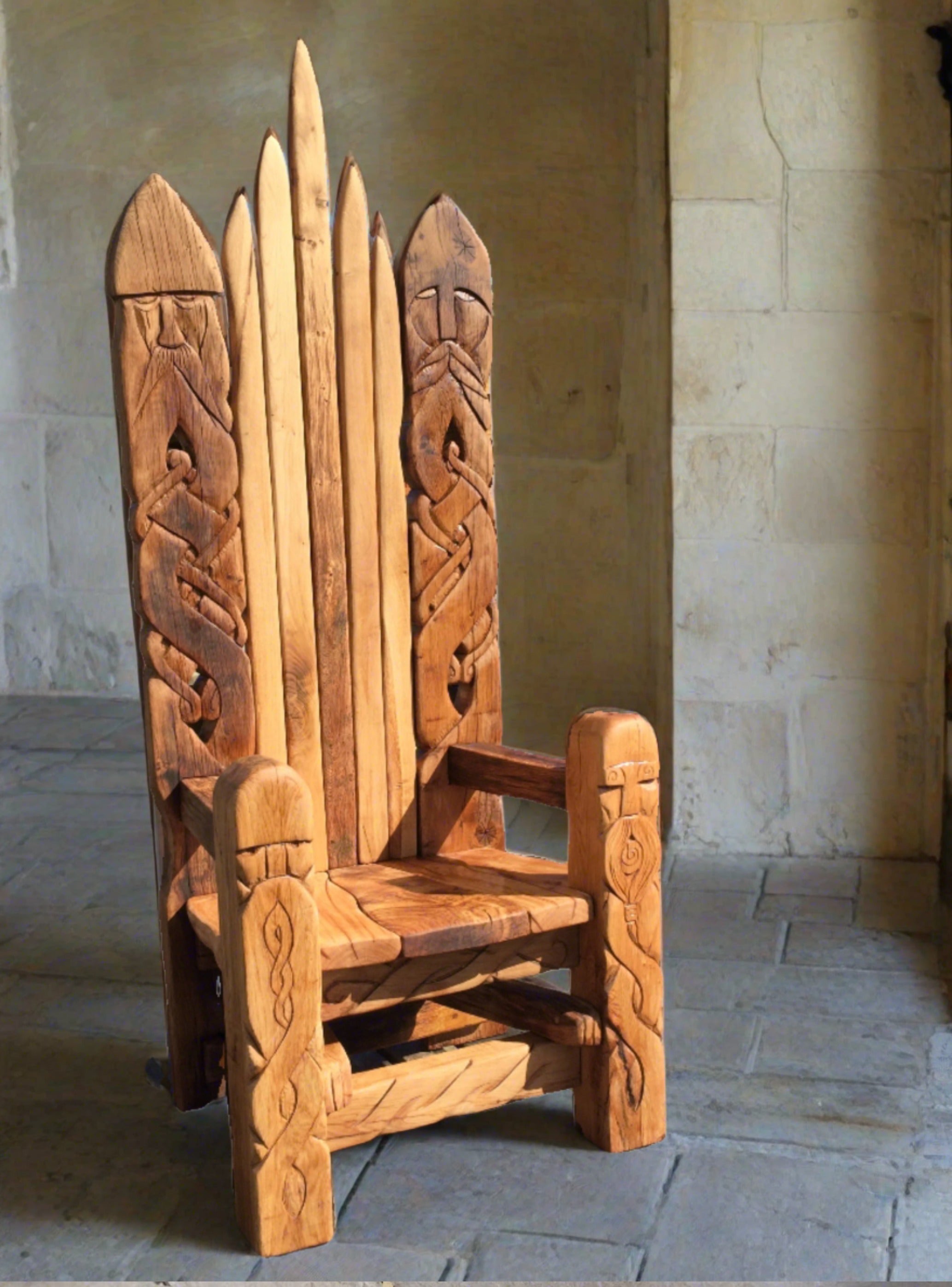 Lit en bois avec tête de lit arquée