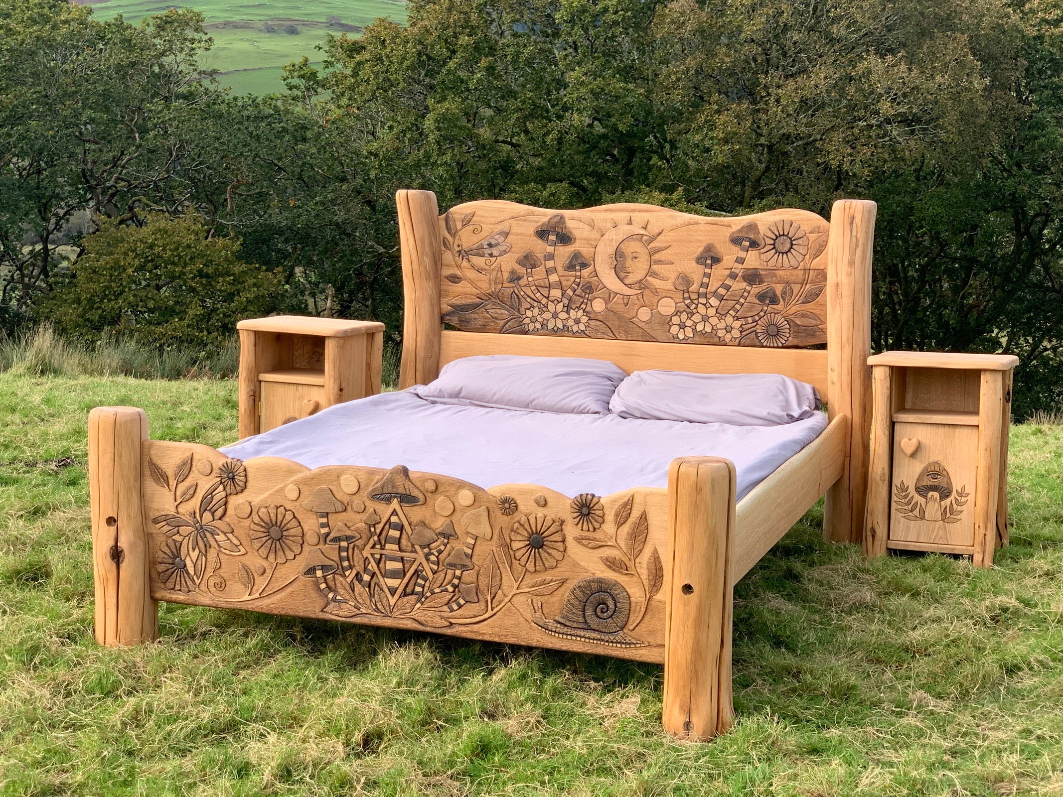 Oak bed with matching bedside tables in nature