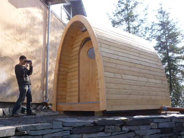 Photographe capturant la toilette à compost Timber Arc