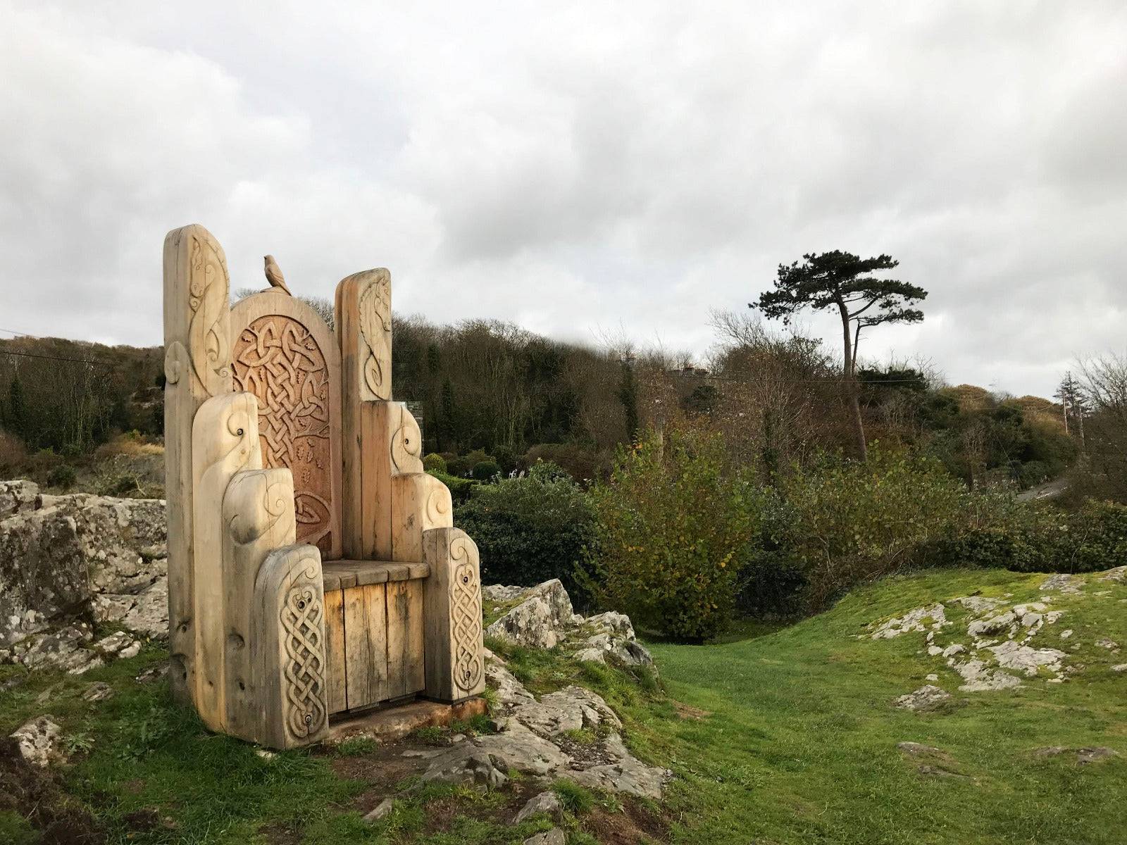 geschnitzter Eichenstuhl in Harlech 