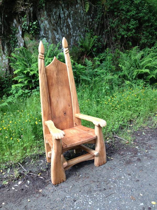 Hand-carved rustic storytelling chair — bespoke solid oak reading throne, Wales