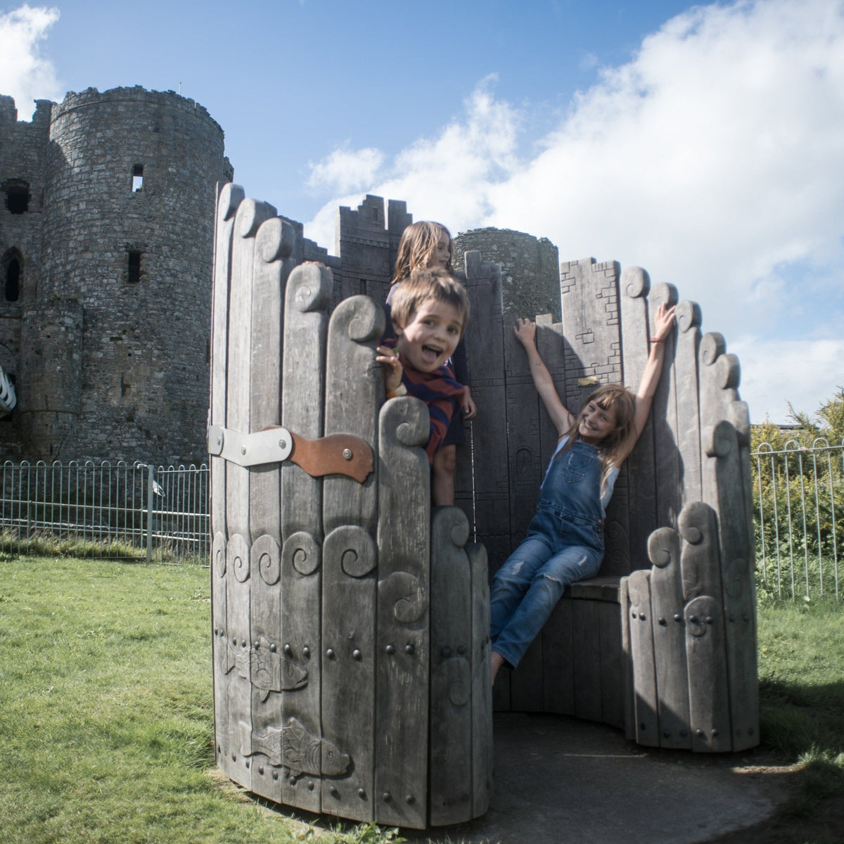 Harlech Castle Circular Bench Garden Bench