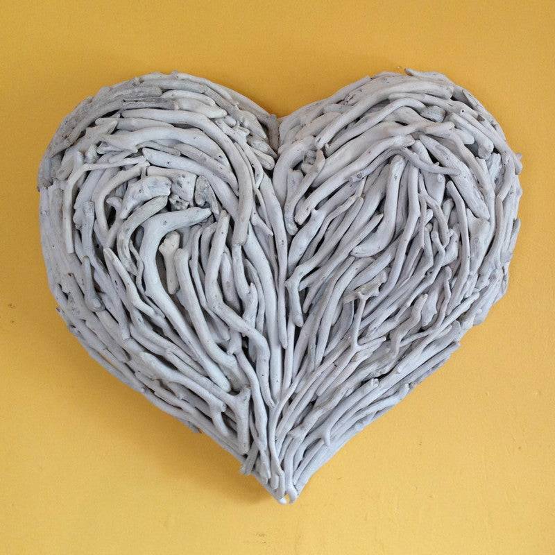 You can make a driftwood heart — DIY guide for handmade coastal natural art