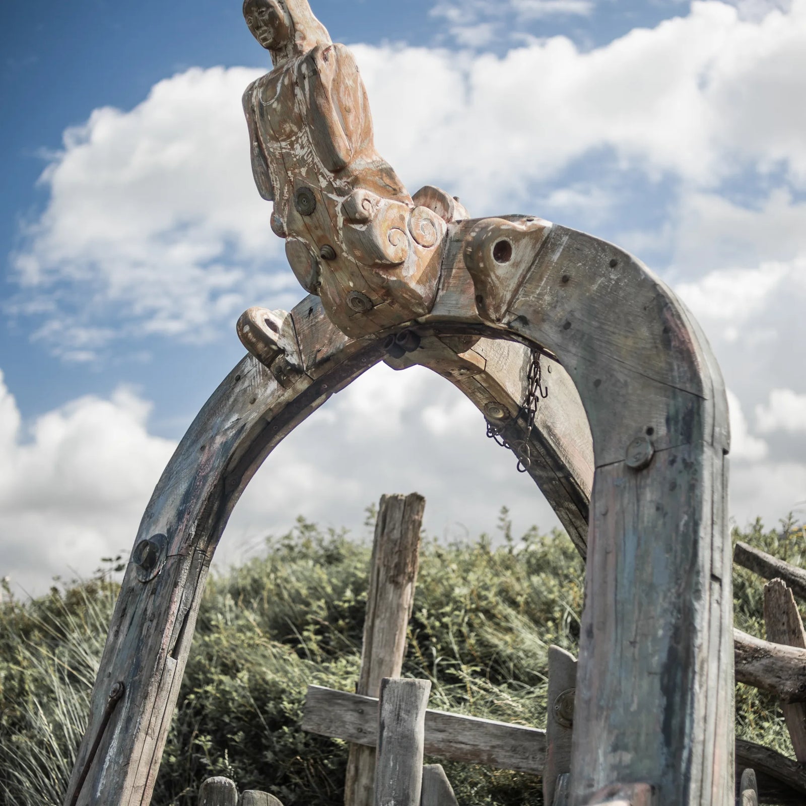 Shipwreck storytelling chair carved from solid oak | arch with carved figurehead at apex | Meirion's Trail Harlech