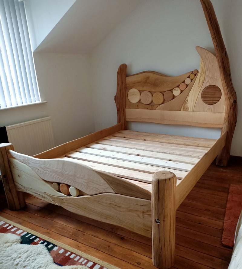 Curvy funky constellation bed