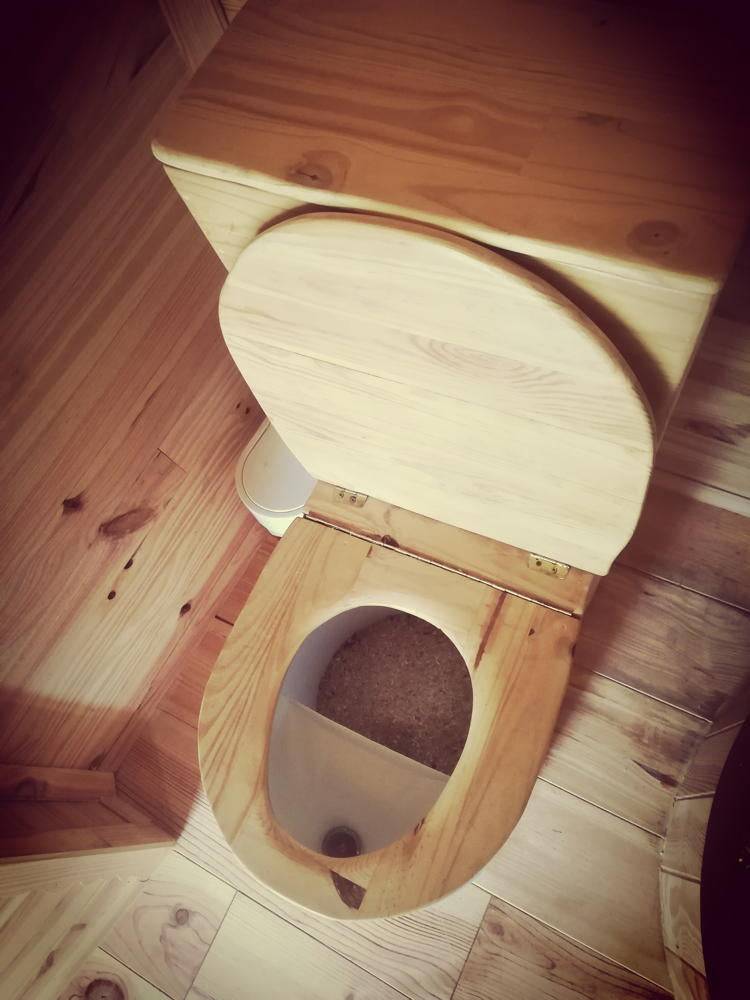 Wooden composting toilet setup with urine diverter