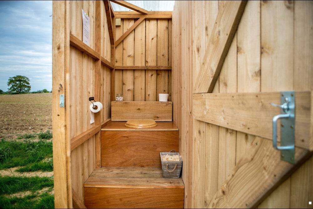 toilettes et douche à compost